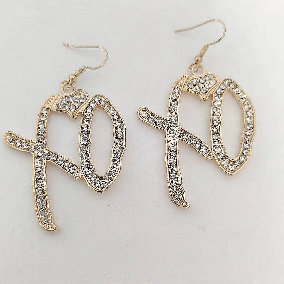 Wholesale Gold Plated Letter Pendant Necklace Stylish Twist Chain Sweater Jewelry Accessory For Boutique Resale