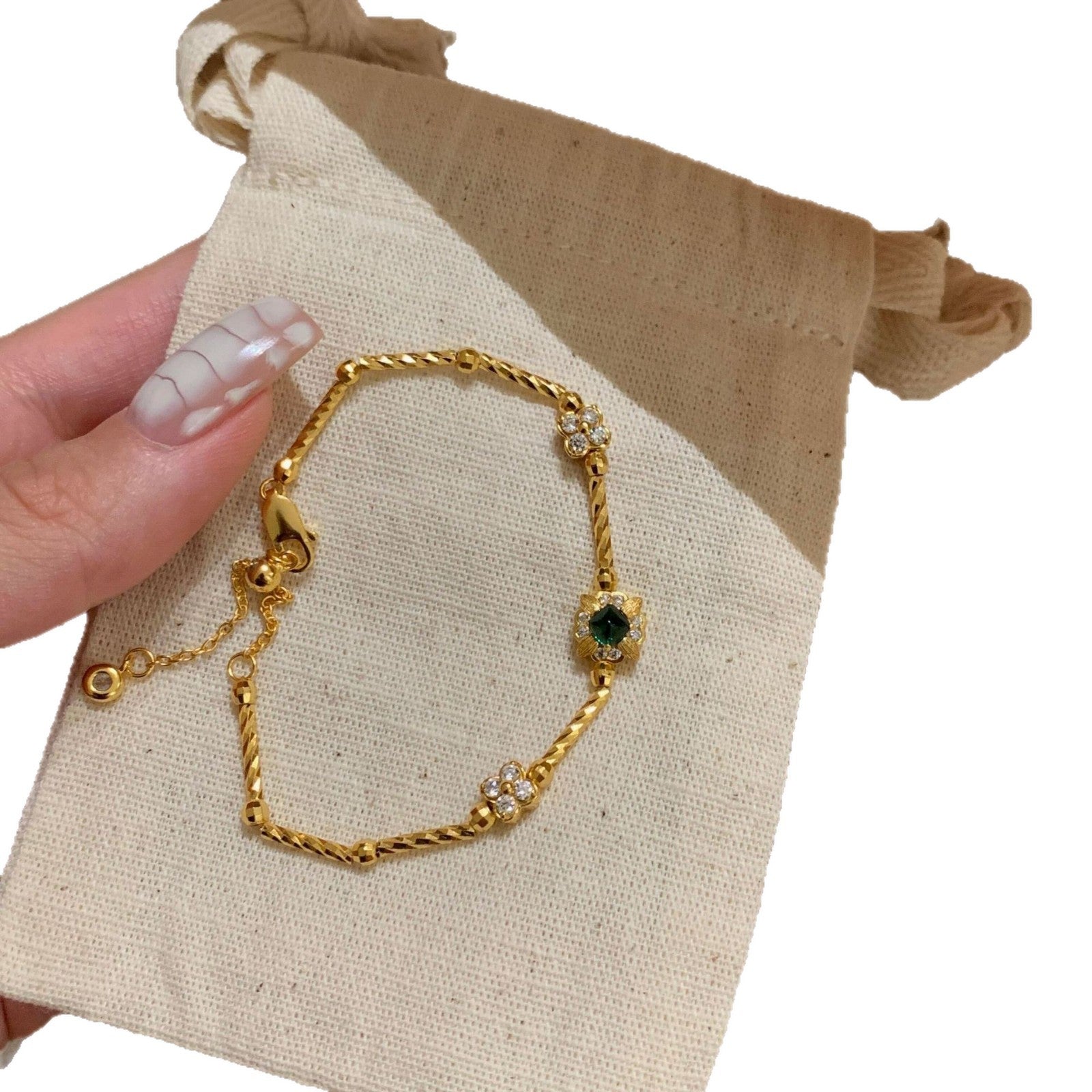 Wholesale Gold Plated Alloy Flower Bracelet,  Sparkly Green Zircon Four-Leaf Clover Design,  Jewelry Accessory for Women Everyday Wear