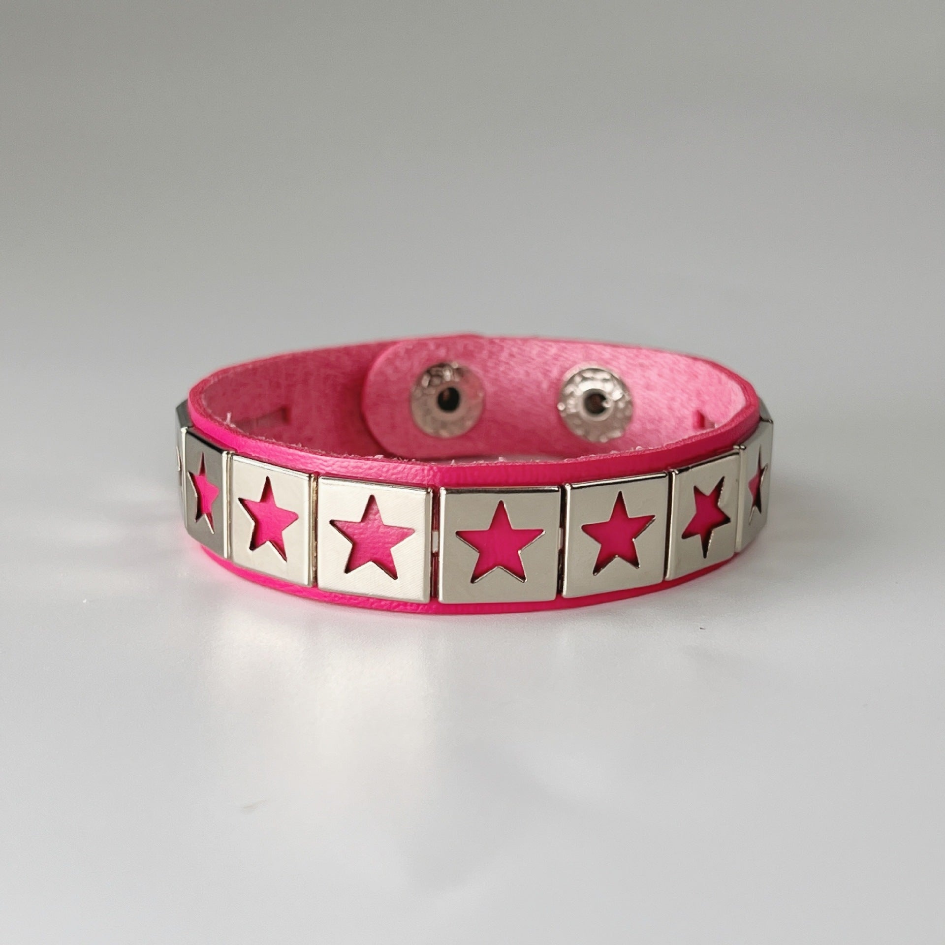 Wholesale Punk Style Leather Bracelet with Five-Pointed Star Rivet for Couples Men' s Fashion Accessory