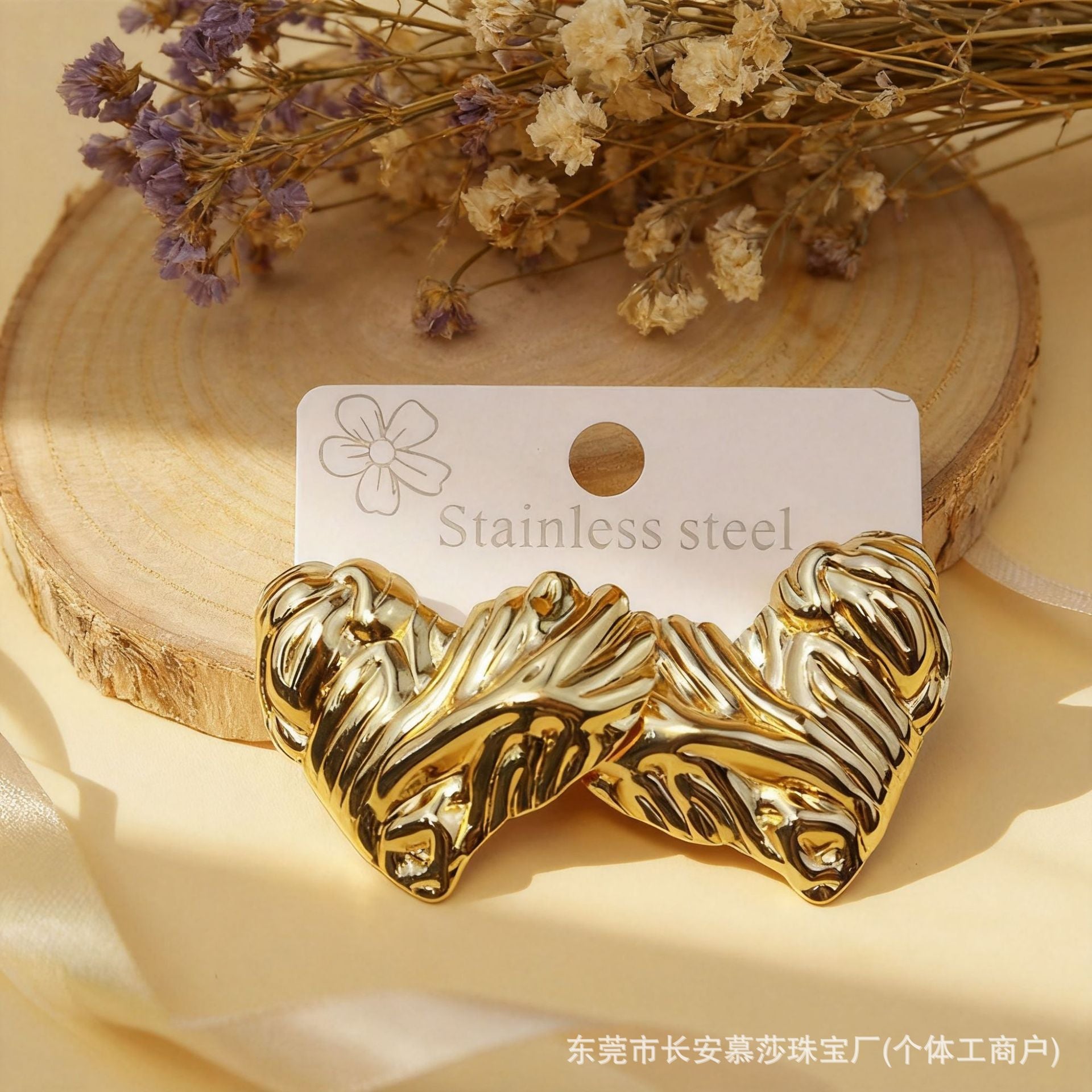 Wholesale Modern Heart Shape Stainless Steel Earrings Trendy Golden Electroplated Earrings for Women Party Wear Jewelry Accessory
