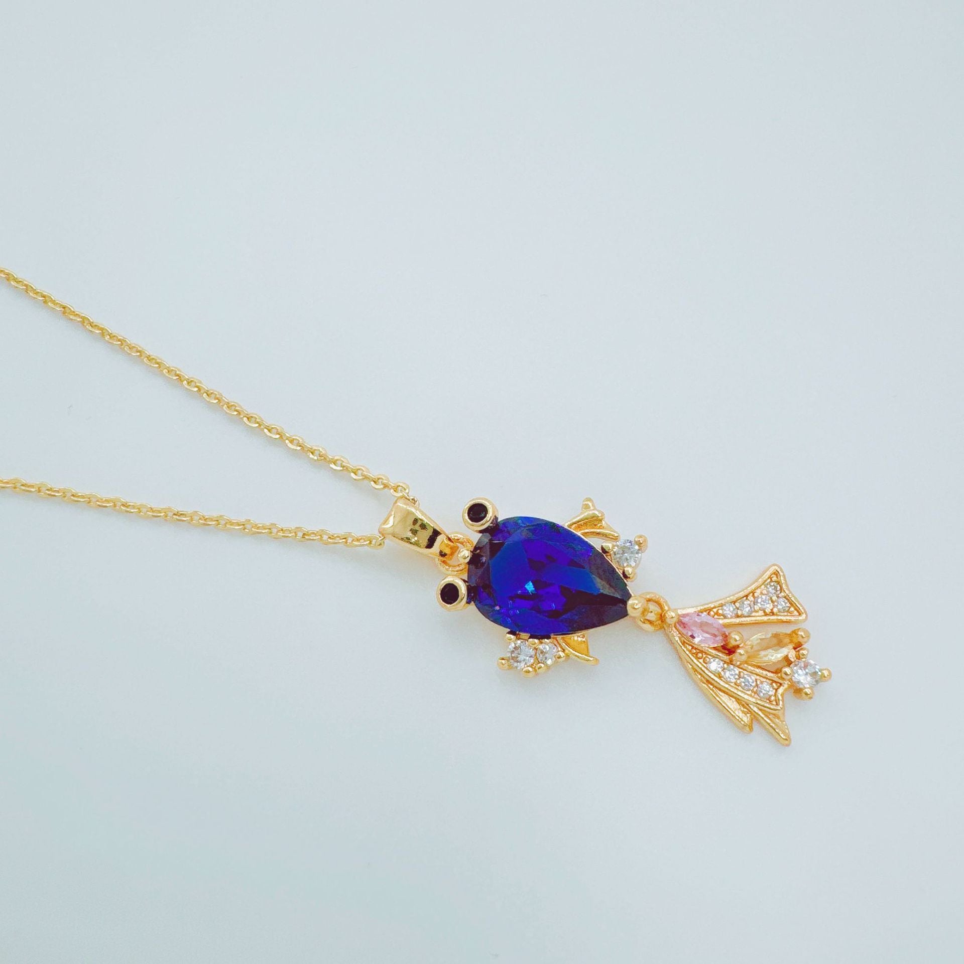 Wholesale Goldfish Pendant Necklace Inlaid Diamond European Style Everyday Jewelry Accessory for Women