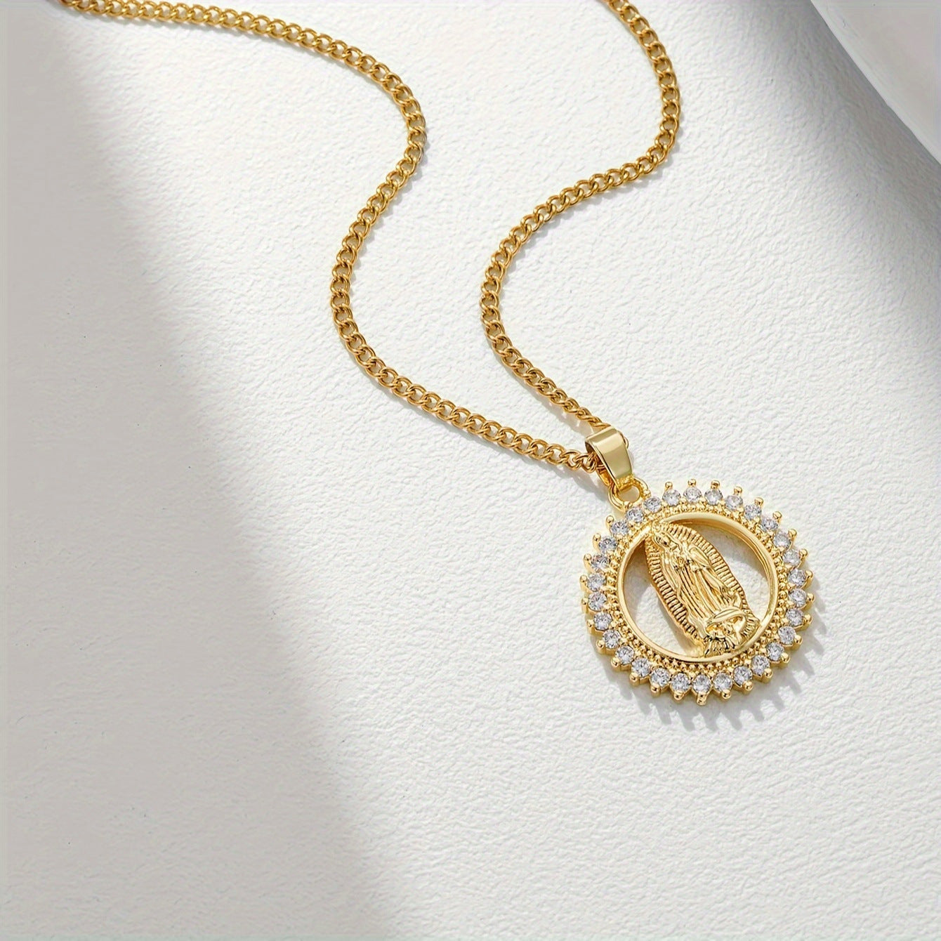Wholesale 18K Gold Plated Crystal Sunflower Hollow Pendant Cuban Chain Necklace Trendy Gift Jewelry