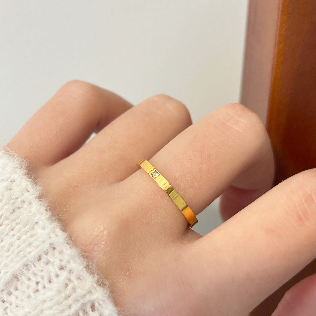 Wholesale Gold Pigment Ring Simple Single Diamond Ring