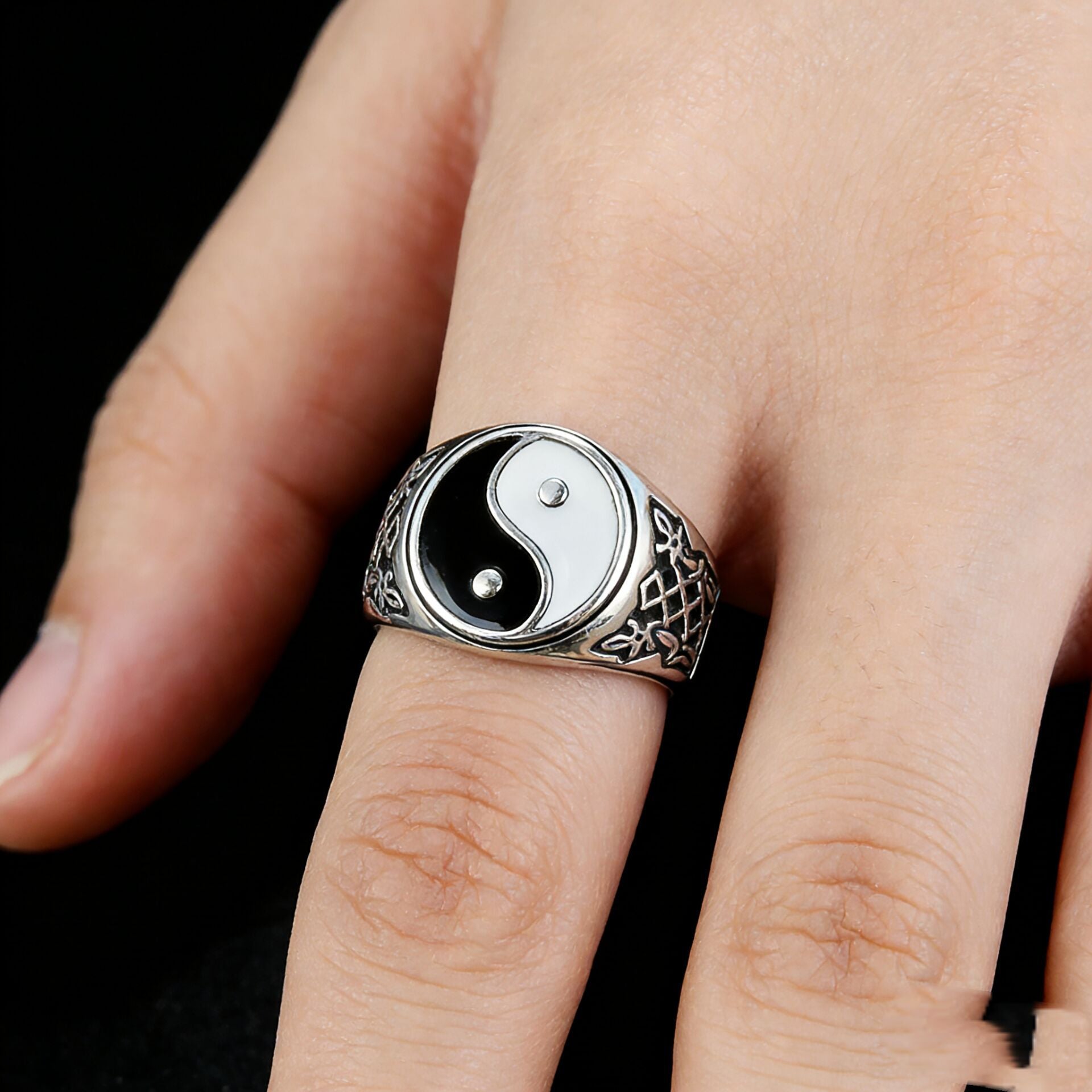 Wholesale Antique Silver Zinc Alloy Taiji Bagua Ring Unisex Drip Oil Jewelry Accessory
