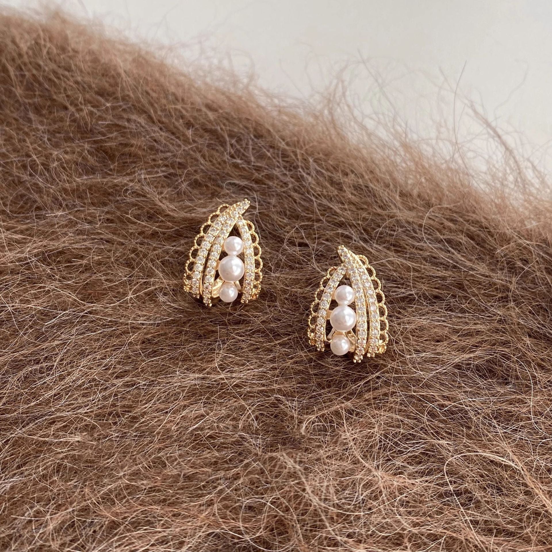 Wholesale Golden Diamond Pearl Earrings