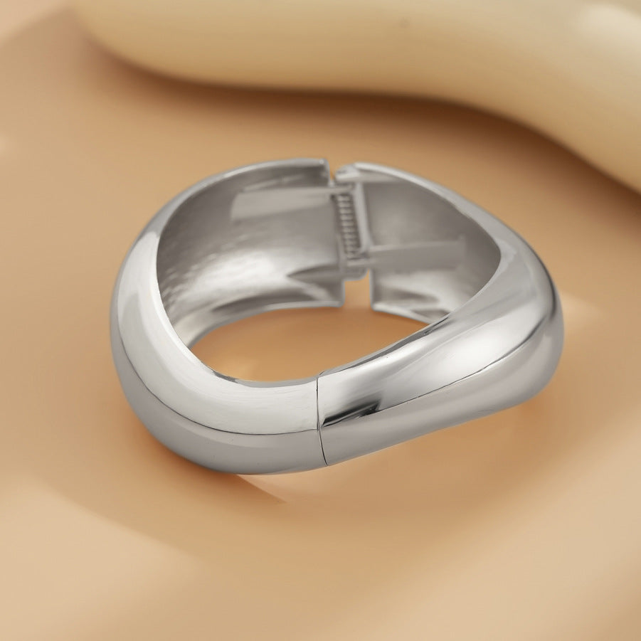 Wholesale Exaggerated irregular curve smooth alloy Bracelet set