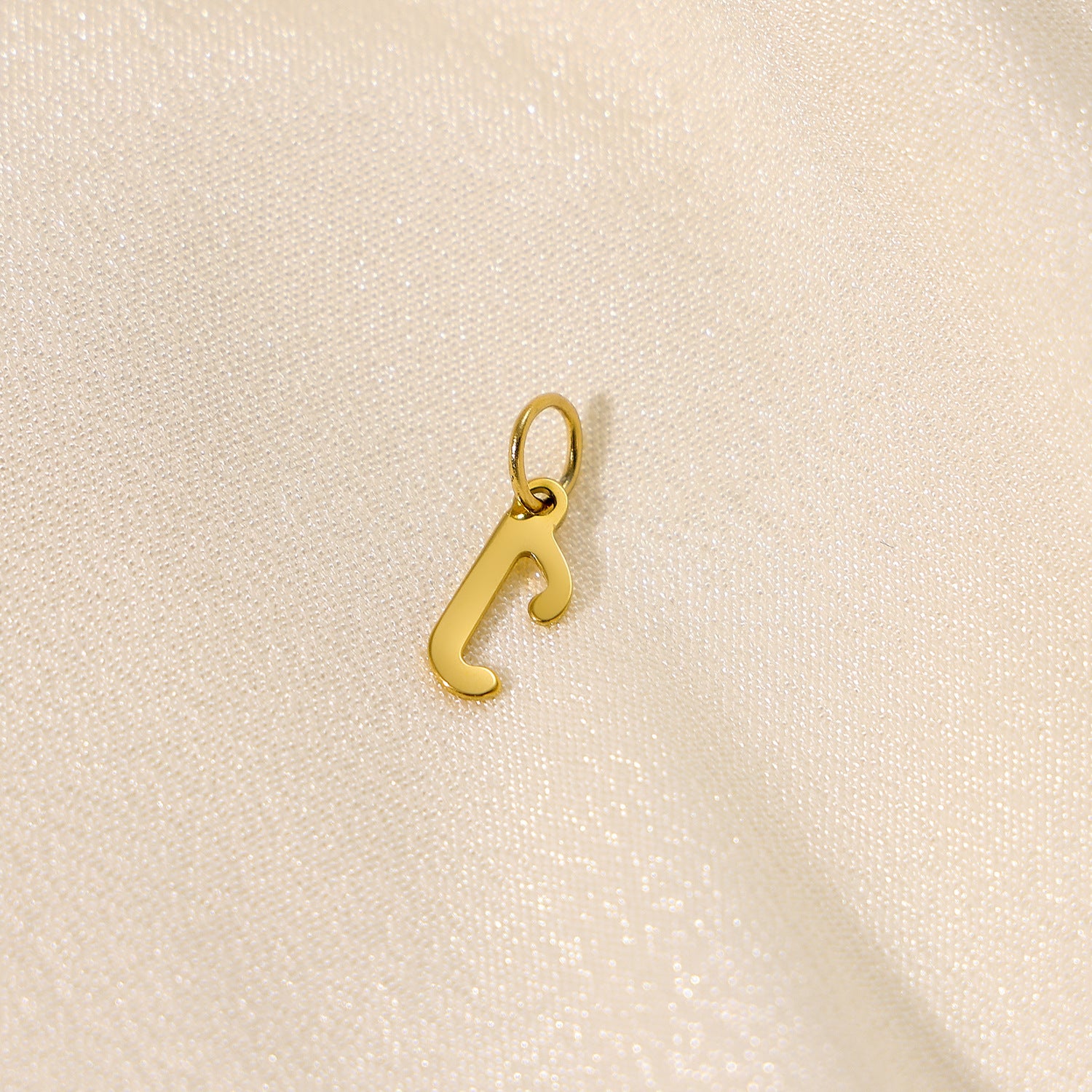 Wholesale 26 English letters stainless steel letter pendant