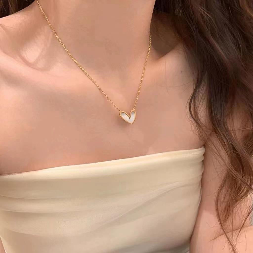 Wholesale Heart Shape Pendant Necklace Fashion Jewelry Accessory Boutique Resale Gift