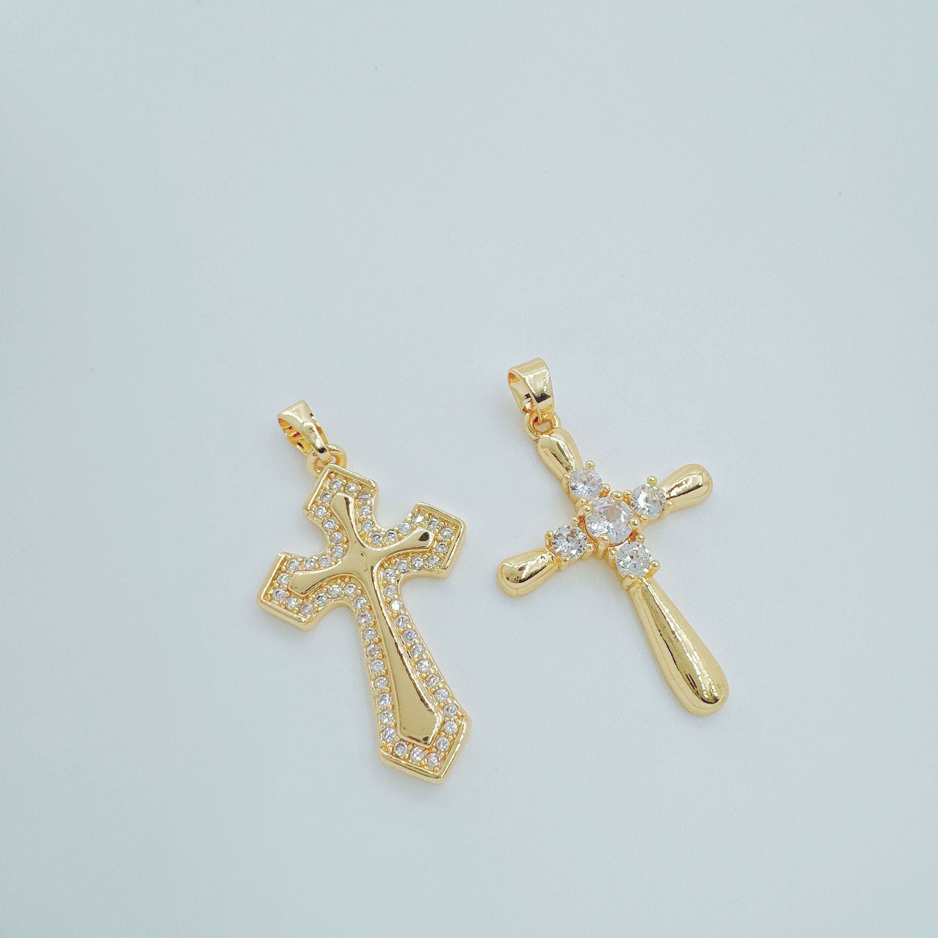 Wholesale Copper Fashion Cross Pendant Necklace with Rhinestones - Chic Jewelry Accessory for Women Boutique Resale