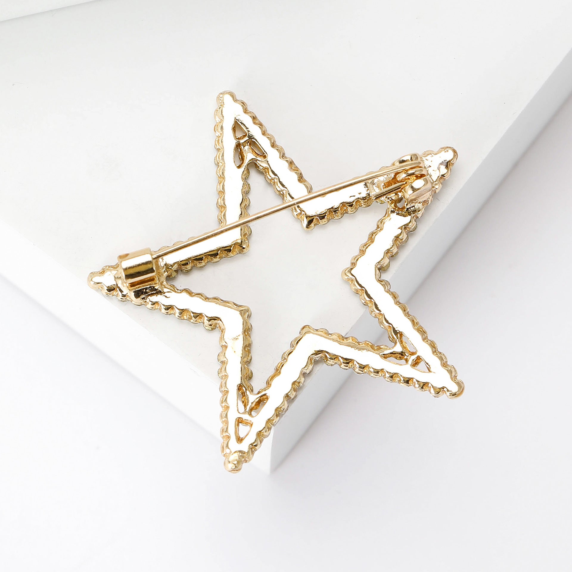 Wholesale Stylish Silver Tone Alloy Rhinestone Star Brooch Hollow Geometric Pin For Women Fashion Jewelry Accessory