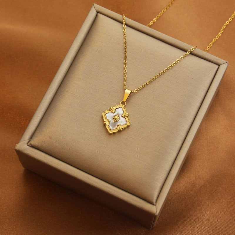 Wholesale Titanium steel necklace non-fading fritillary shell love pendant  clavicle chain