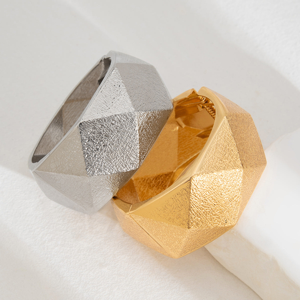 Wholesale Alloy Polygonal Pattern Retro Wave Bracelet Set