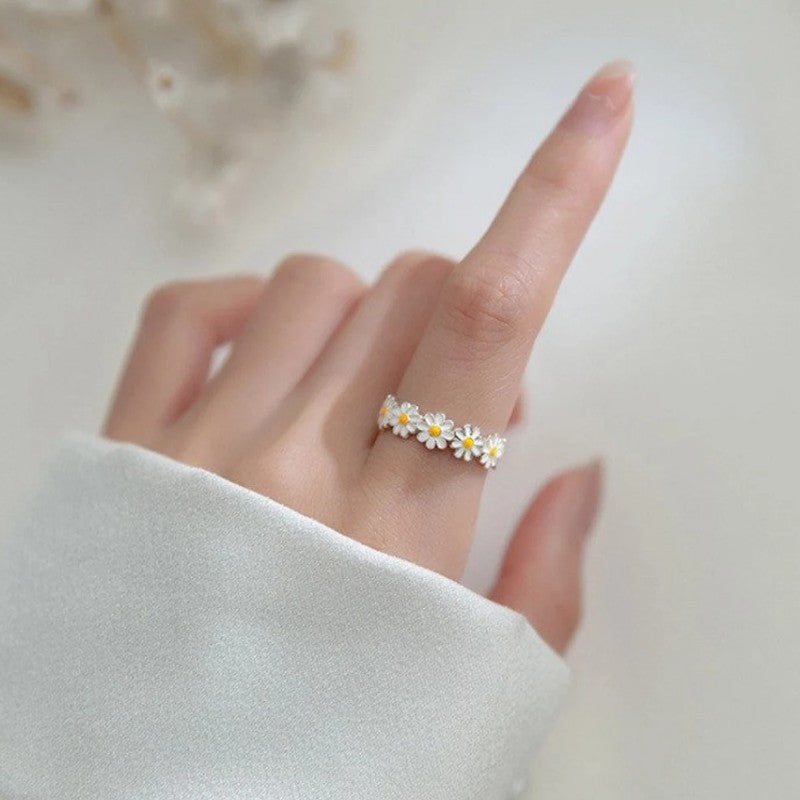 Wholesale Flower Resin Ring White Floral Design Adjustable Open Ring For Women Fashion Accessory For Everyday Wear And Gift Resale