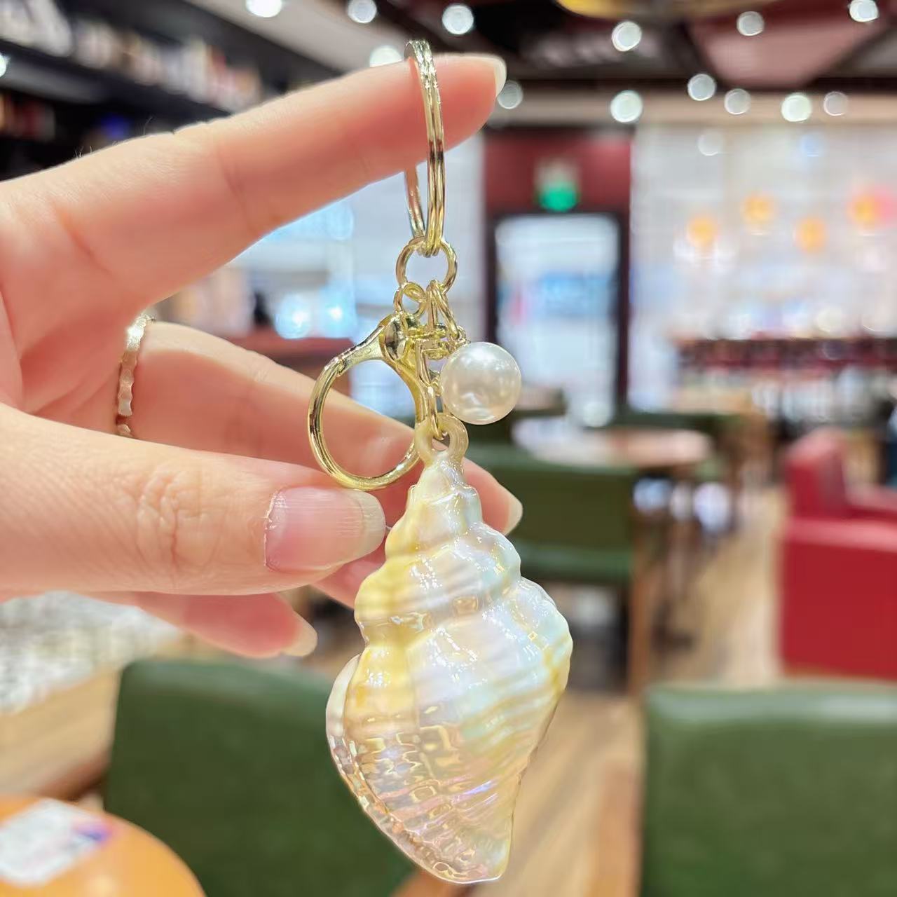 Wholesale Creative Colorful Acrylic Conch Keychain  Pendant Cute Car Keychain