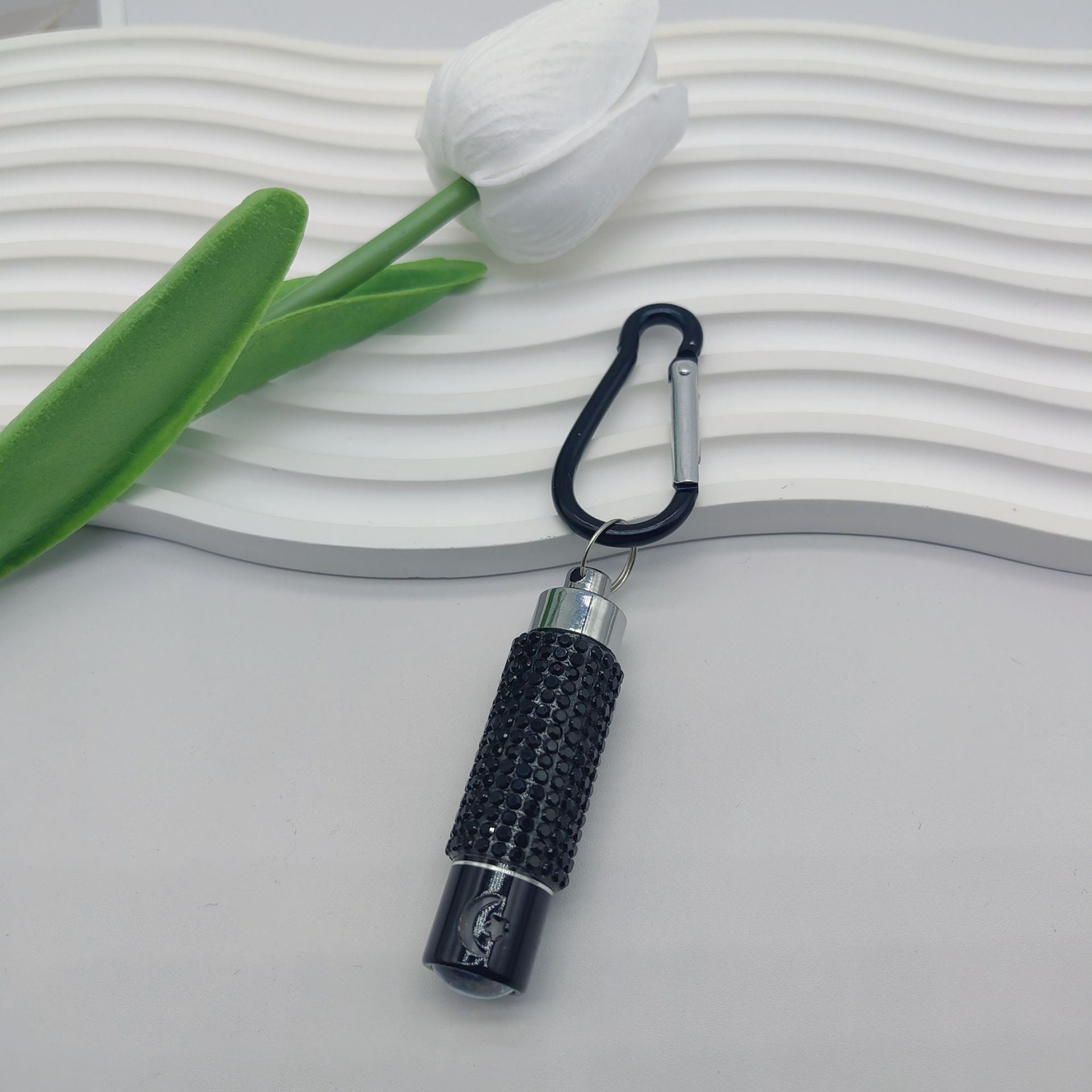 Wholesale  fashion popular portable diamond aluminum alloy field high brightness flashlight