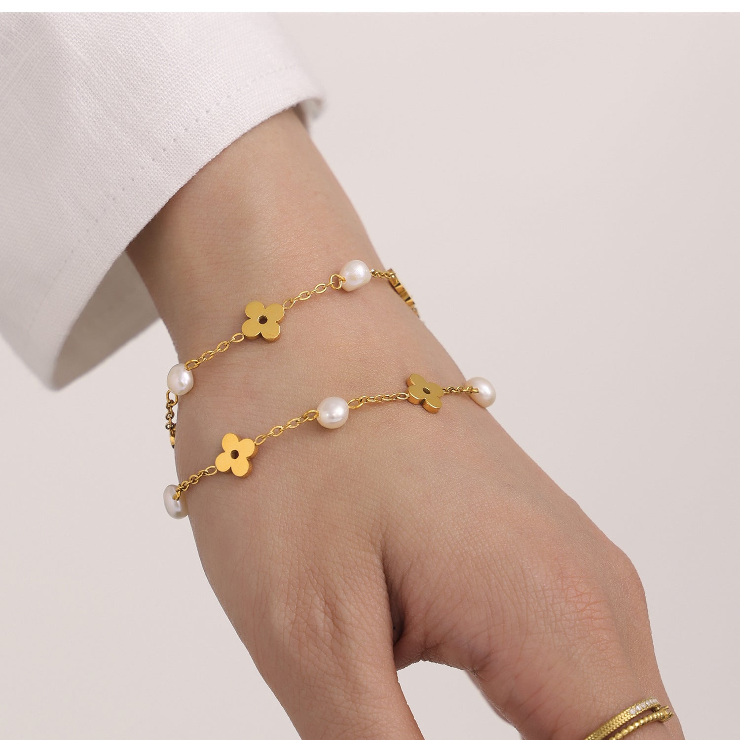 Wholesale Freshwater Pearl Flower Chain Necklace Stainless Steel Gold Plated Boutique Resale