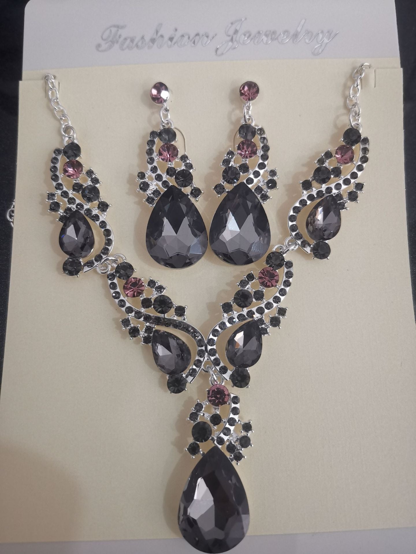 Wholesale Electroplated Alloy Vintage Water Drop Necklace and Earrings Set Party Wear Fashion Accessory