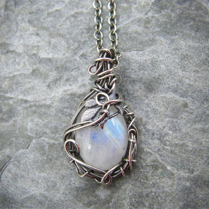 Wholesale Bohemian Leaf Pendant Necklace Imitation Moonstone Alloy Electroplated Jewelry Fashion Accessory for Women Resale
