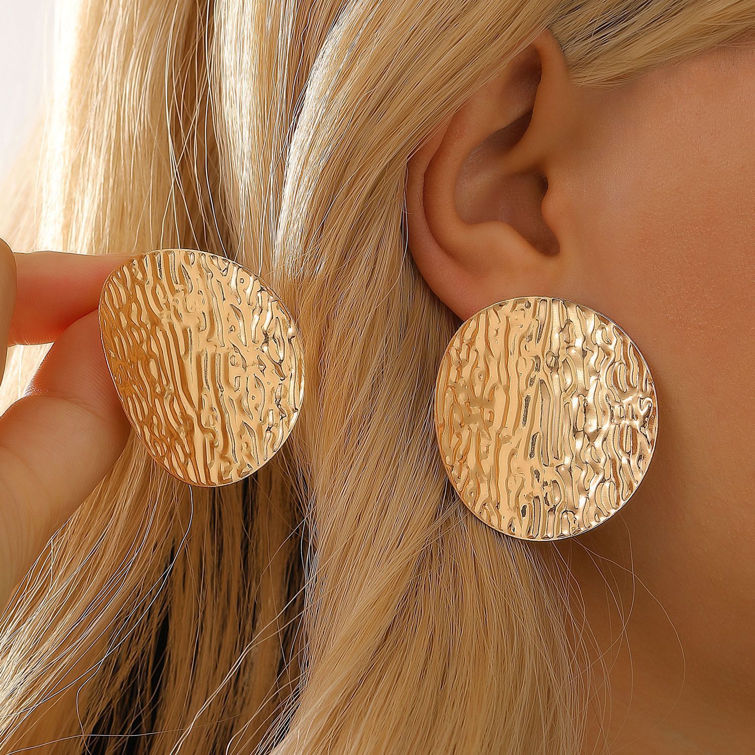 Wholesale Electroplated Metal Earrings Geometric Oval Pattern Fashion Accessory