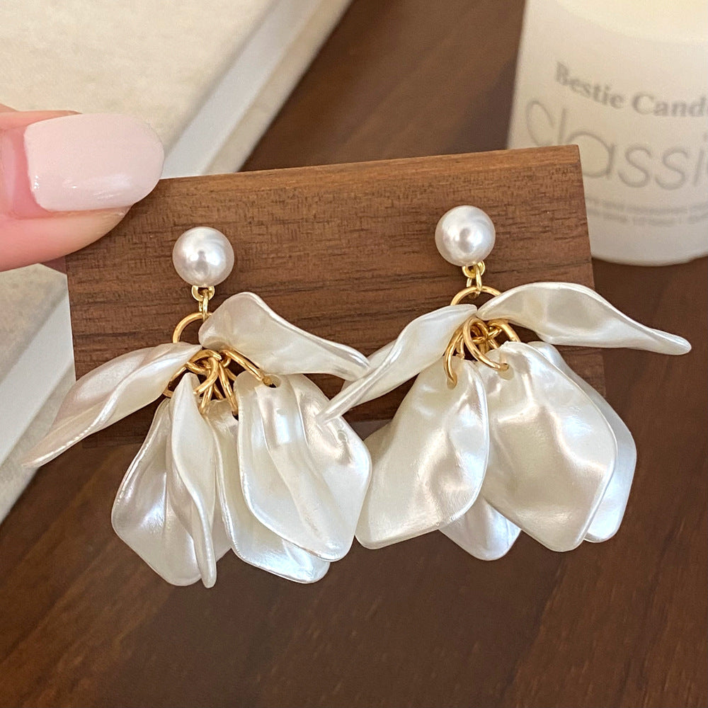 Wholesale Chic Acrylic Petal Tassel Earrings Flower Design Fashion Jewelry Accessory