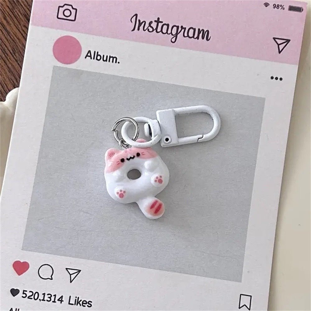 Wholesale Cute cartoon resin cat and donut keychain