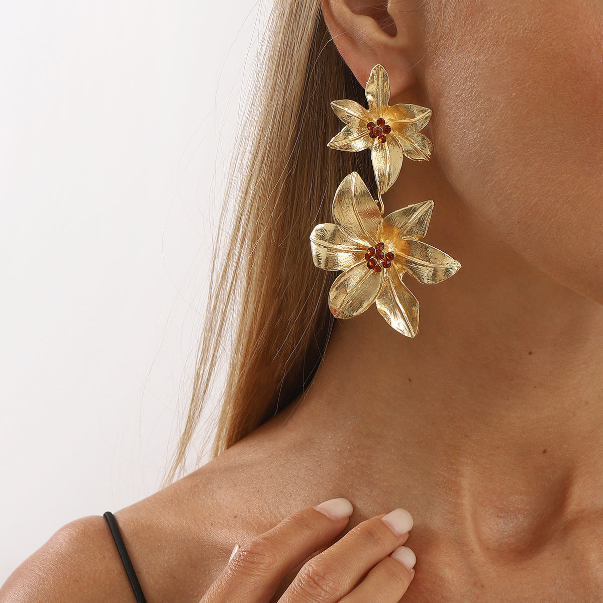 Wholesale flower design sense advanced earrings earrings versatile simple