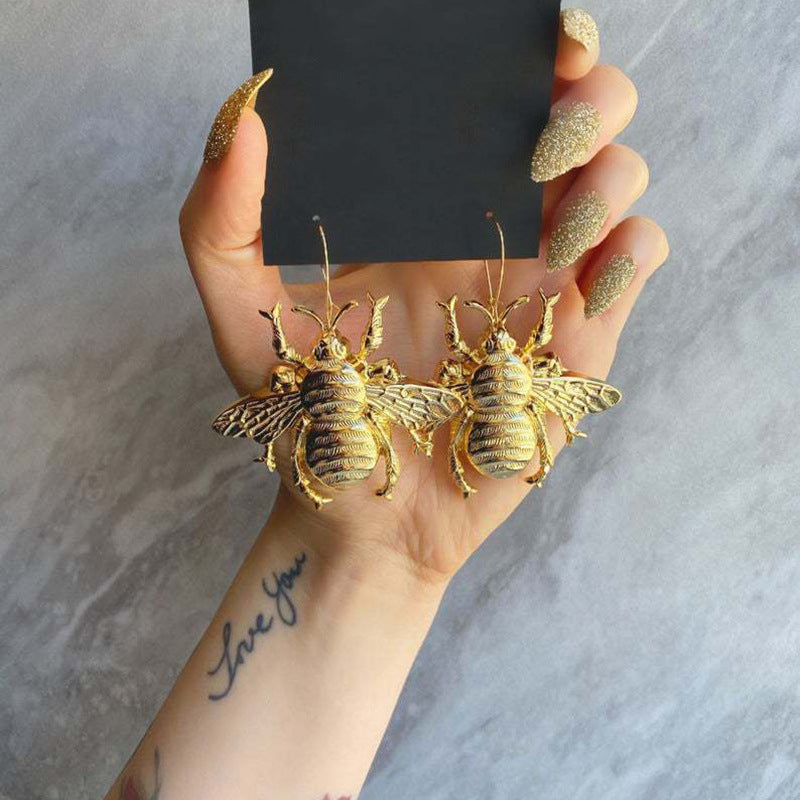 Wholesale  retro bee earrings ancient golden insect pendant bumblebee earrings