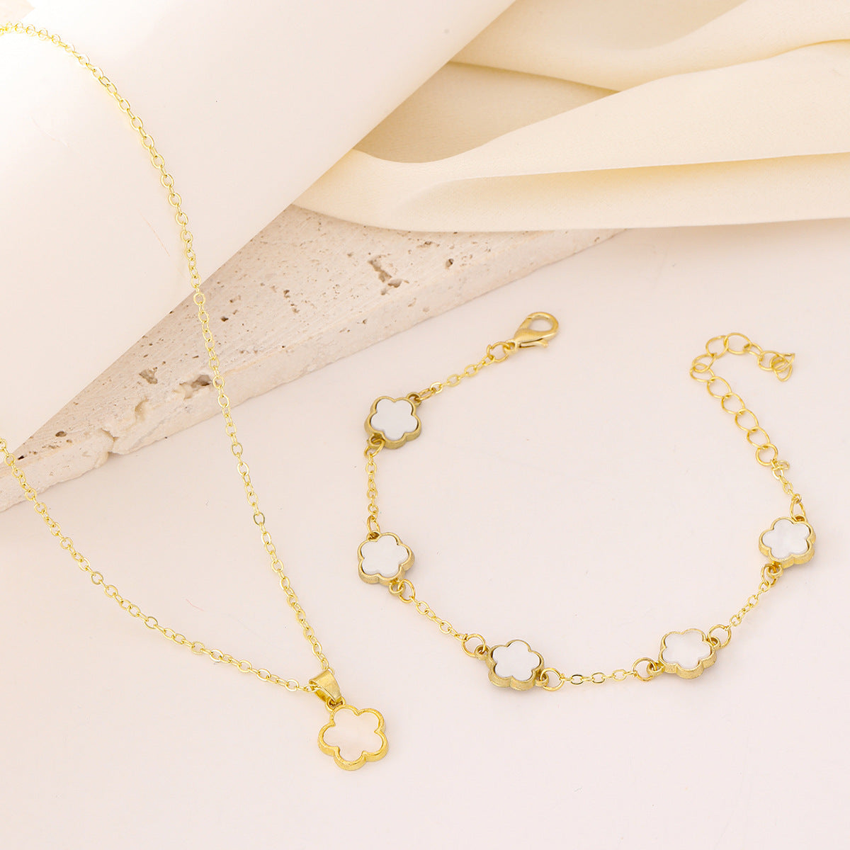 Wholesale Five-leaf Clover Necklace Bracelet Two-piece Set ACC-BT-FanYou001