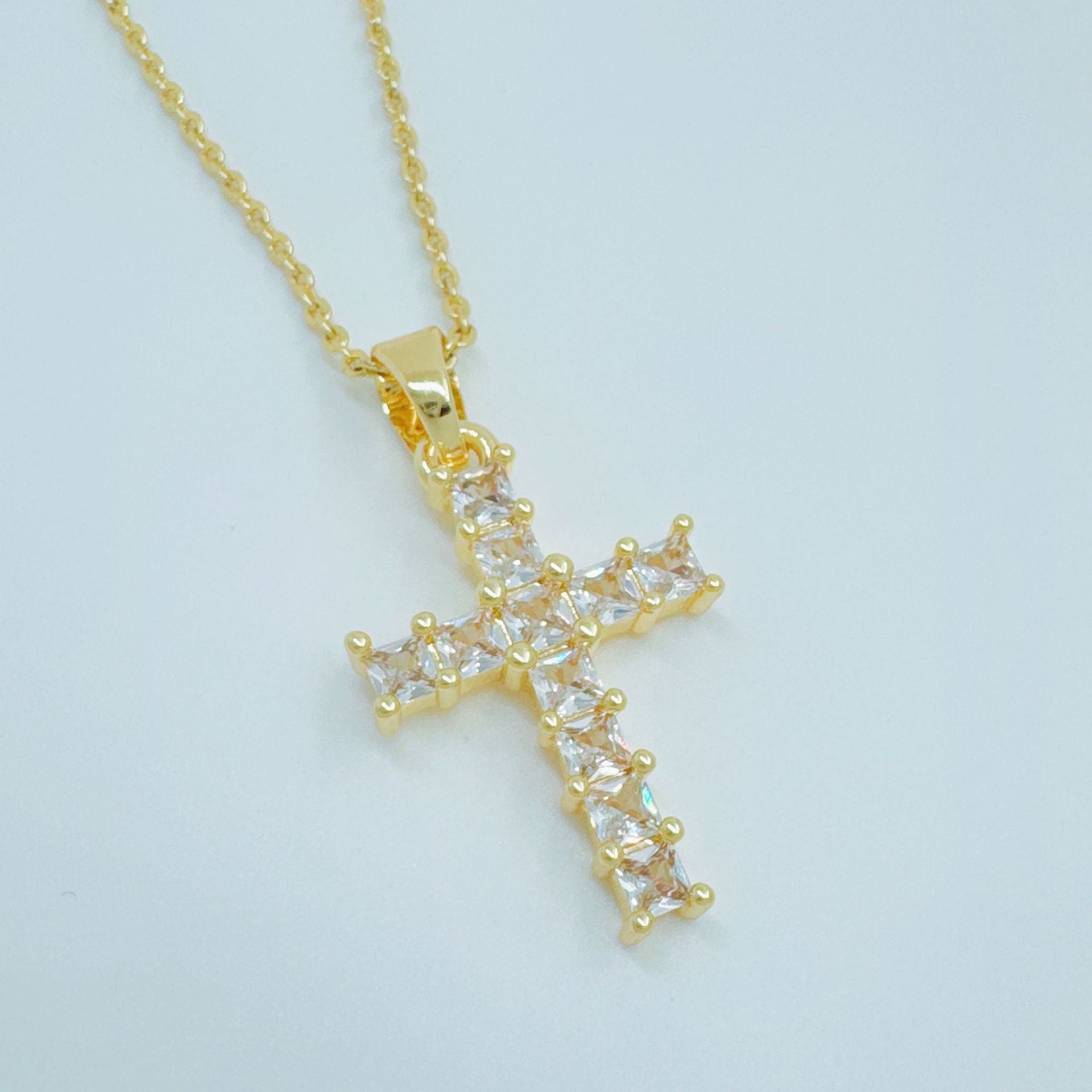 Wholesale Light Luxury Design Copper Gold Plated Micro Inlaid Zircon Cross Necklace