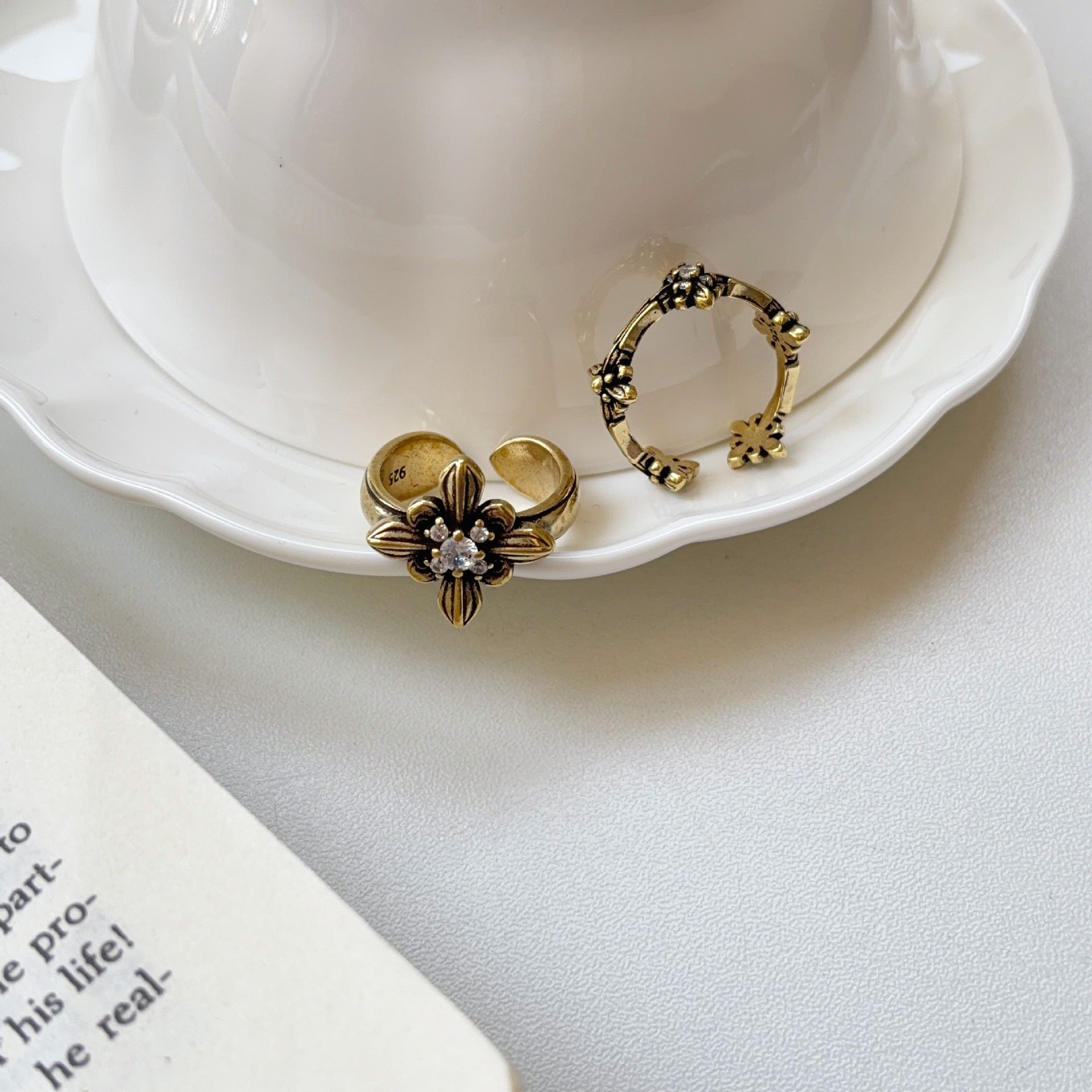 Wholesale Vintage European Style Adjustable Open Ring with Cross Iris Design Copper Plated Jewelry Accessory