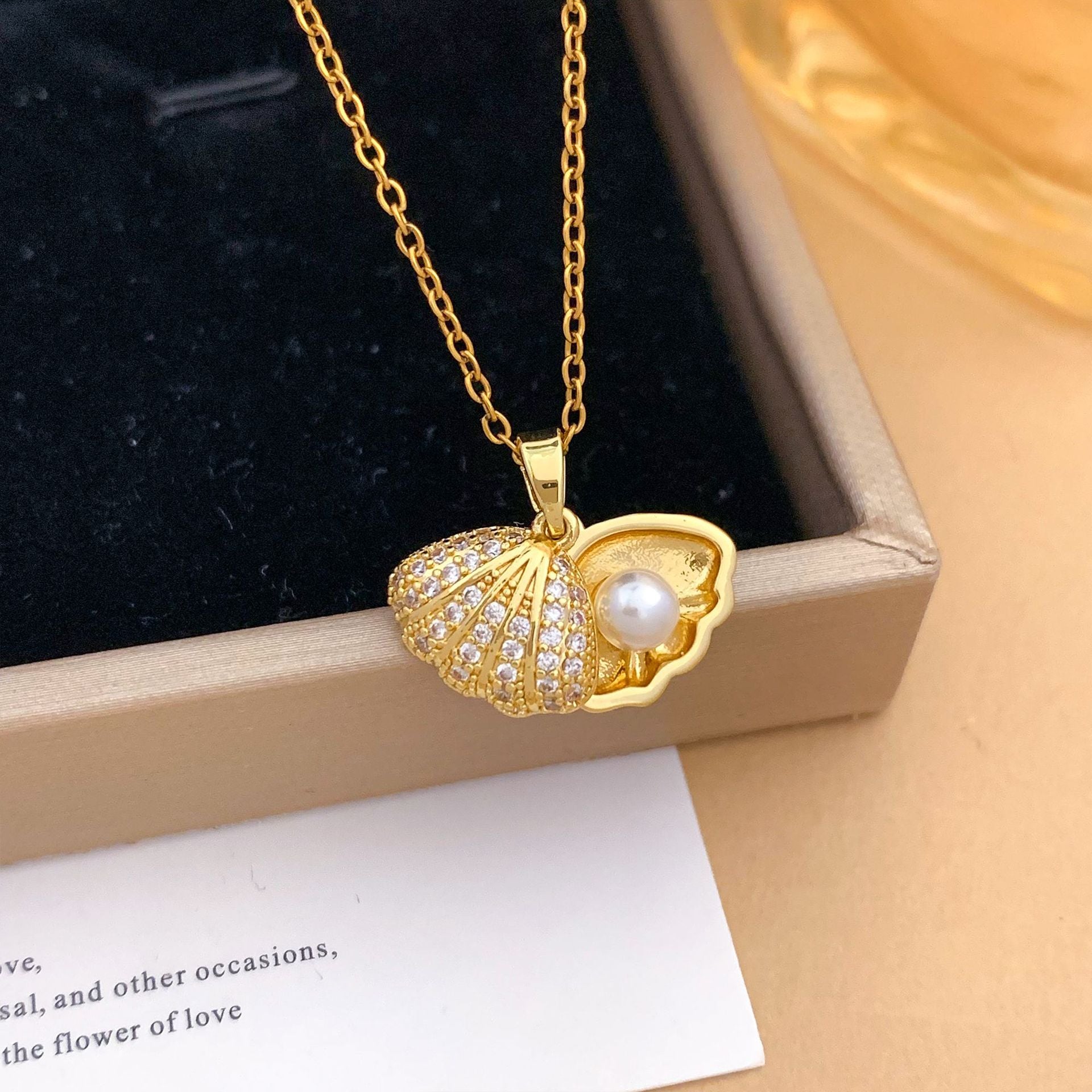 Wholesale Fashion Real Gold Plated Shell Pearl Pendant Necklace,  Titanium Steel Choker Jewelry Accessory