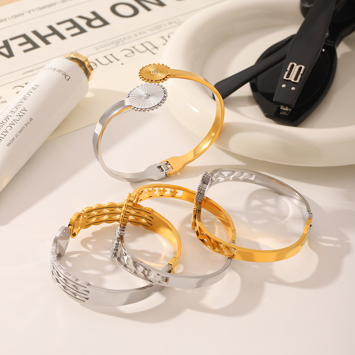 Wholesale  retro zircon five-leaf flower five-pointed star hollow titanium steel bracelet