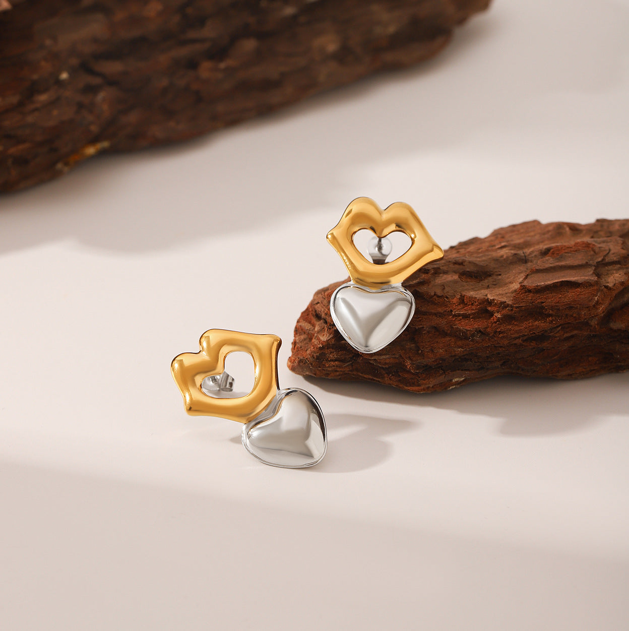 Wholesale  retro stainless steel heart-shaped earrings