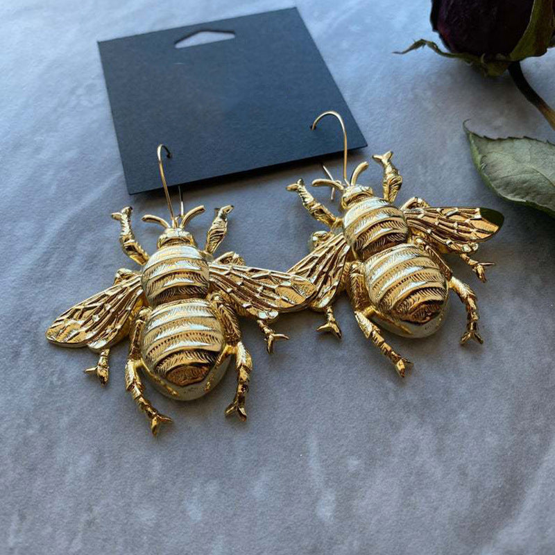 Wholesale  retro bee earrings ancient golden insect pendant bumblebee earrings