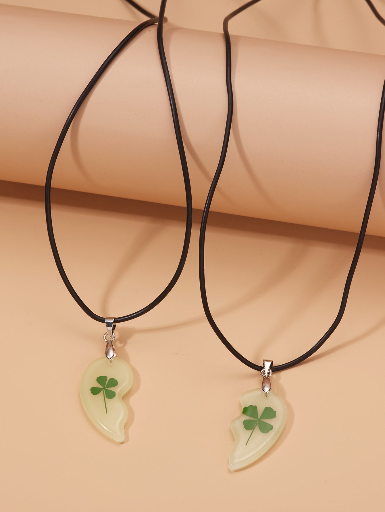 Wholesale  Luminous Four-leaf Clover Necklace Love Stitching Couple  Flower Necklace Set
