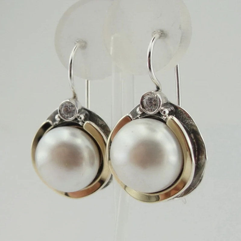 Wholesale  white pearl earrings elegant design round alloy inlaid rhinestone earrings