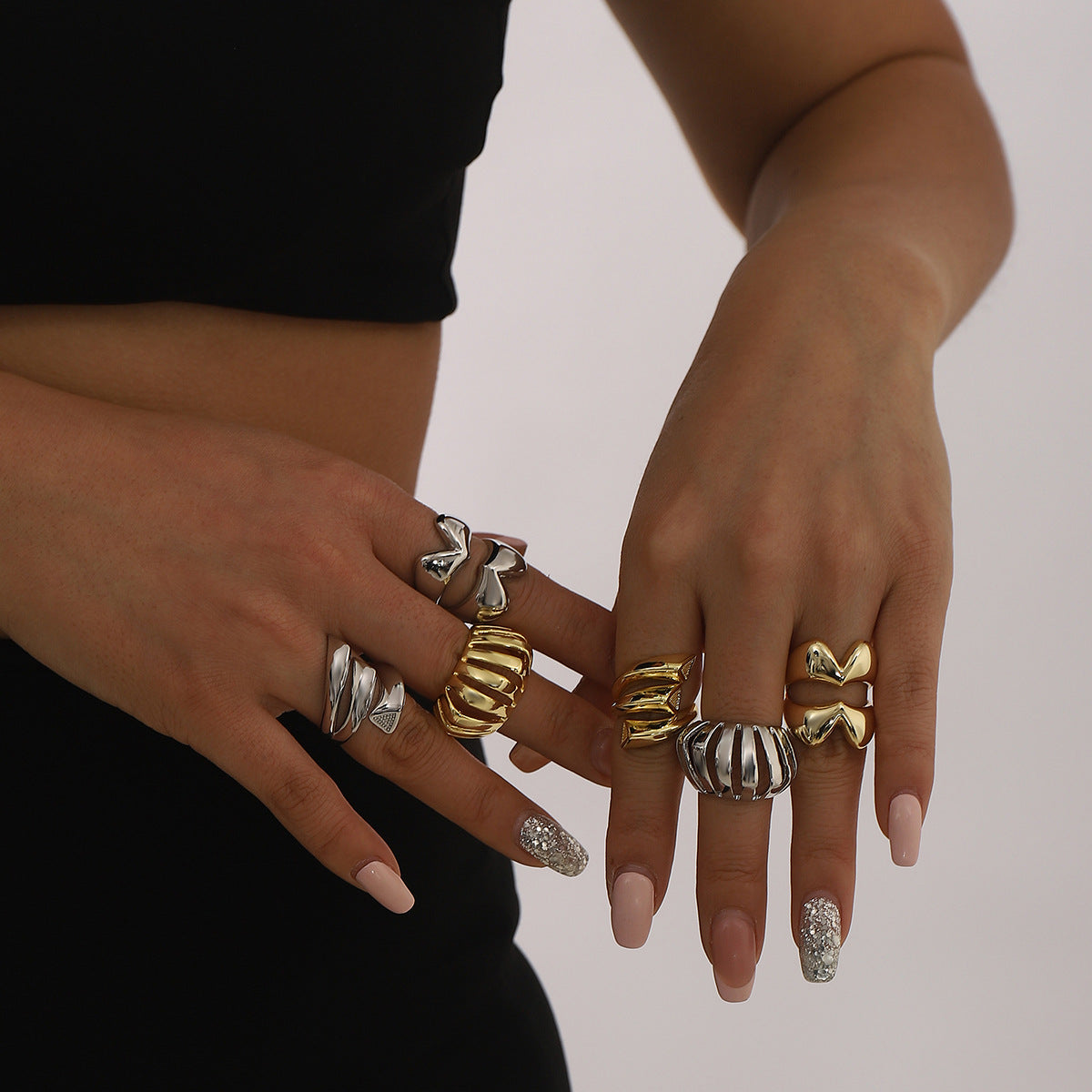 Anello dentato geometrico all'ingrosso anello aperto creativo con trama retrò in rame