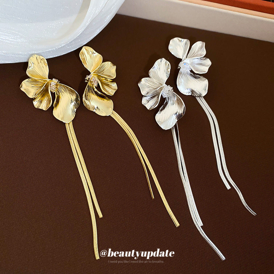 Wholesale Vintage Style Metal Petal Tassel Earrings - Fashion Accessory for Resale
