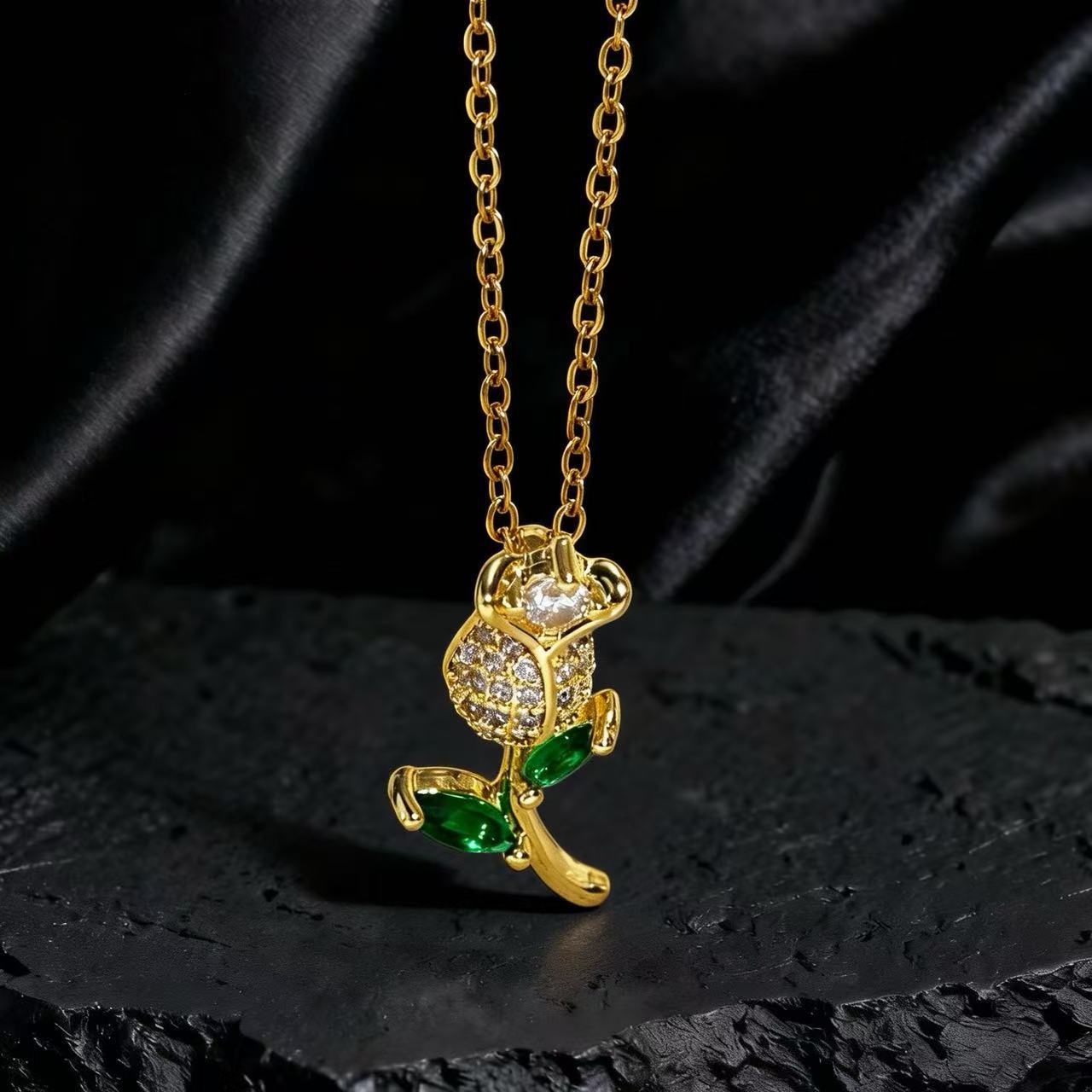 Wholesale Gold Plated Copper Zircon Sunflower Necklace Layering Jewelry For Women Trendy Party Fashion Accessory Everyday Wear Boutique Resale