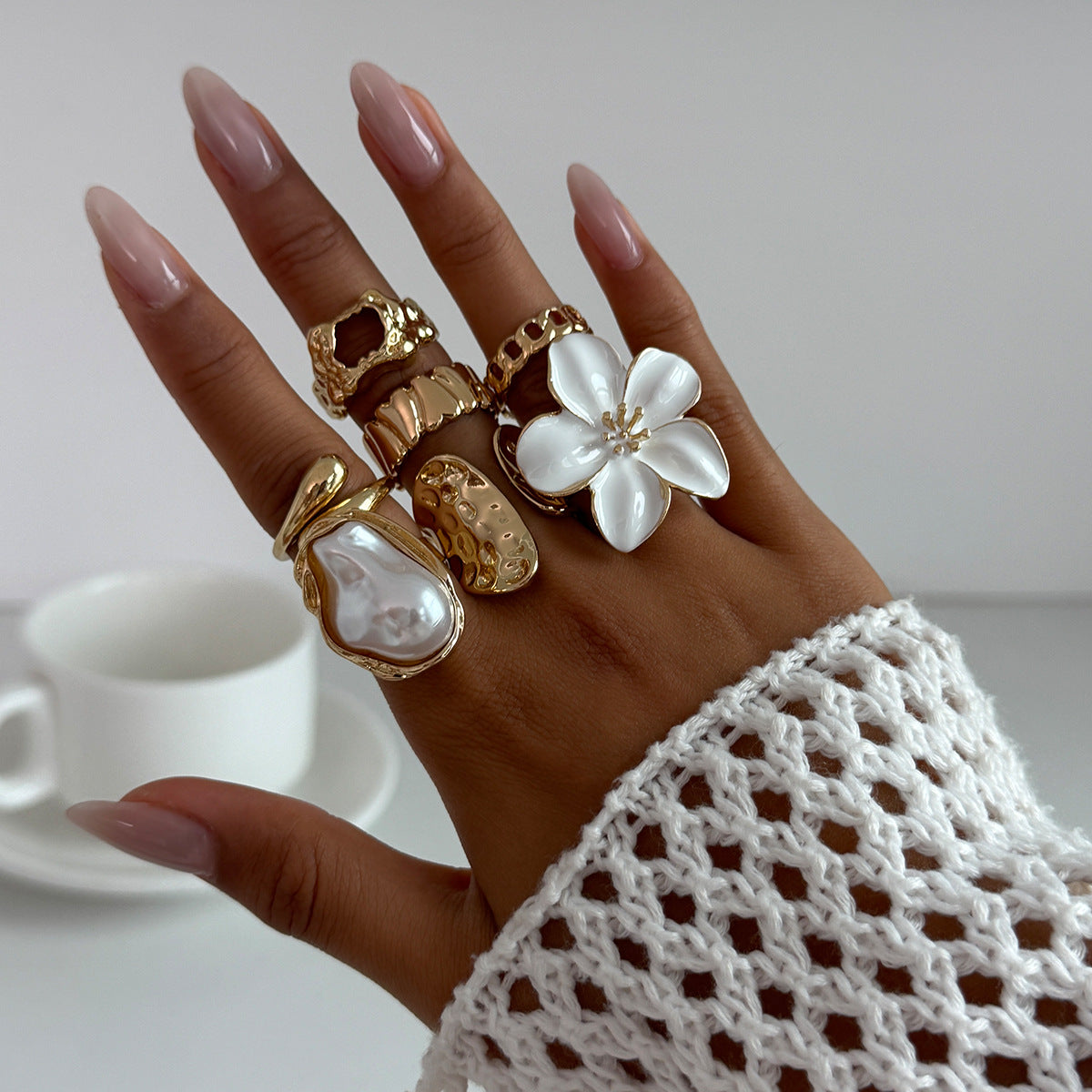 Wholesale Exaggerated Baroque Vintage Imitation Pearl Flower Ring Fashion Jewelry Accessory