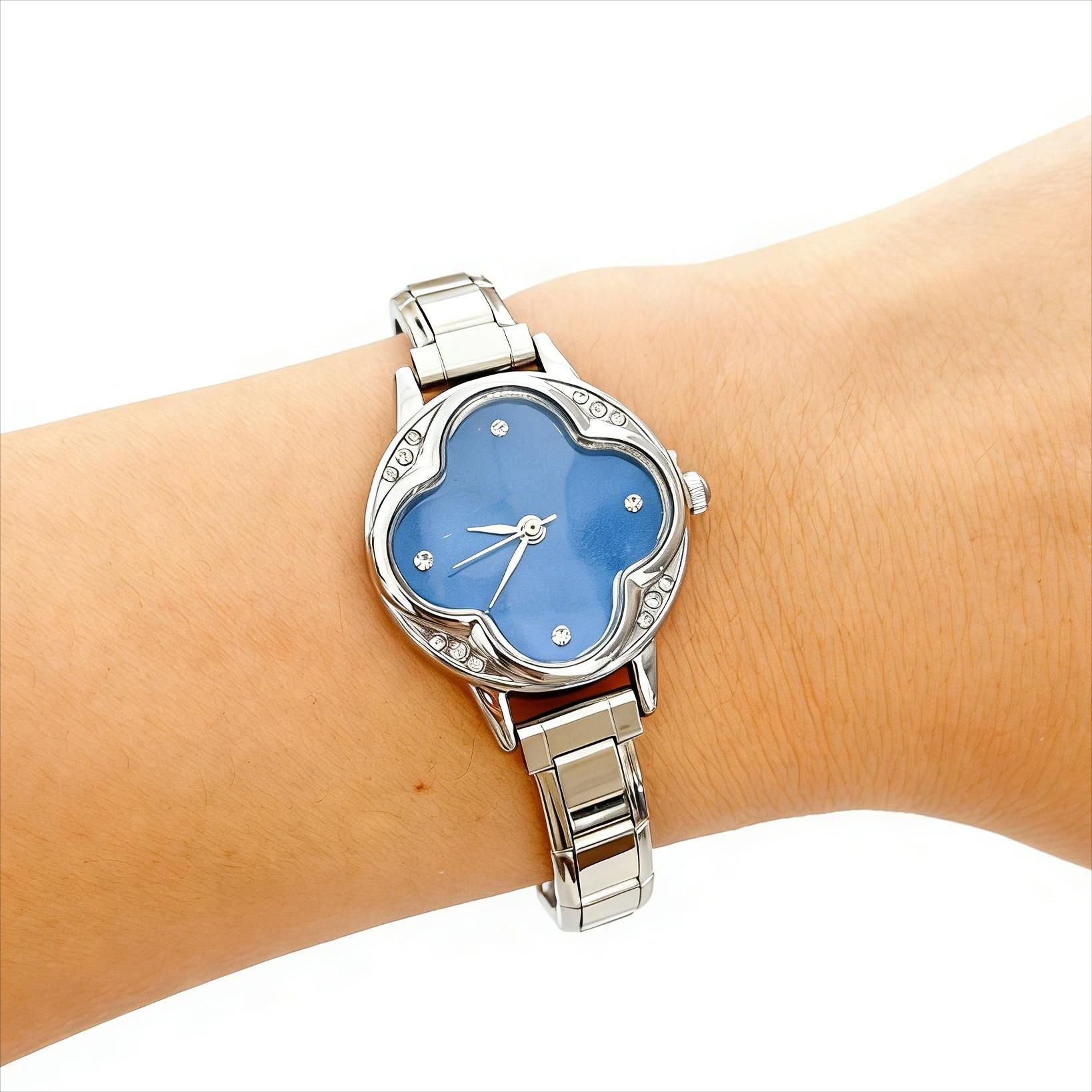 Wholesale Trendy Women' s Casual Quartz Watch with Ruby Four-Leaf Clover Diamond Design,  DIY Accessory for Resale