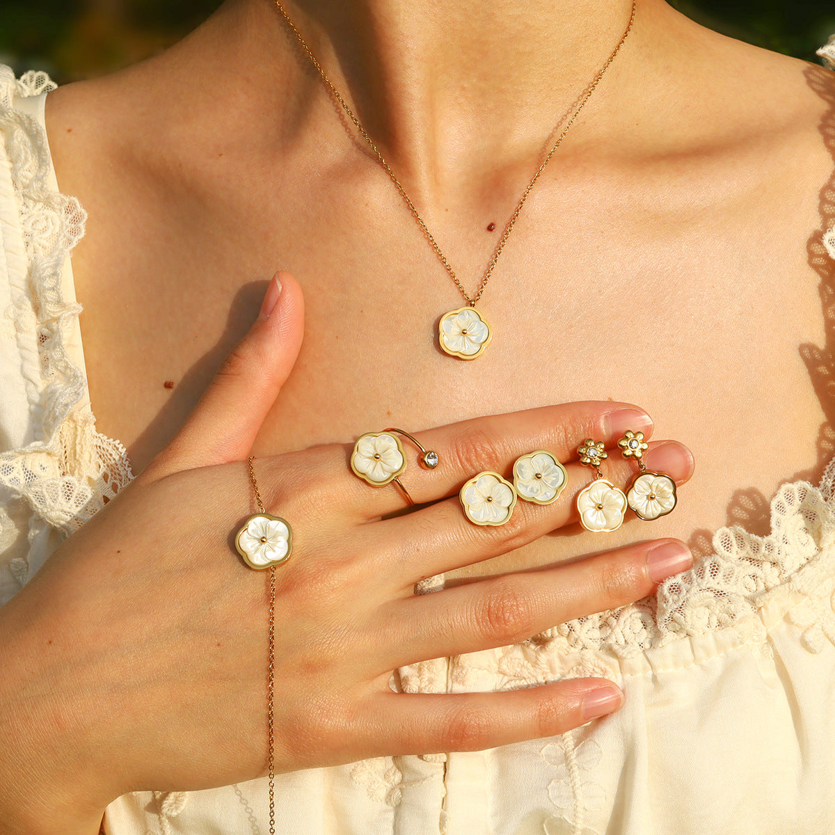 Wholesale  titanium steel jewelry suit 18K gold natural fritillary jewelry