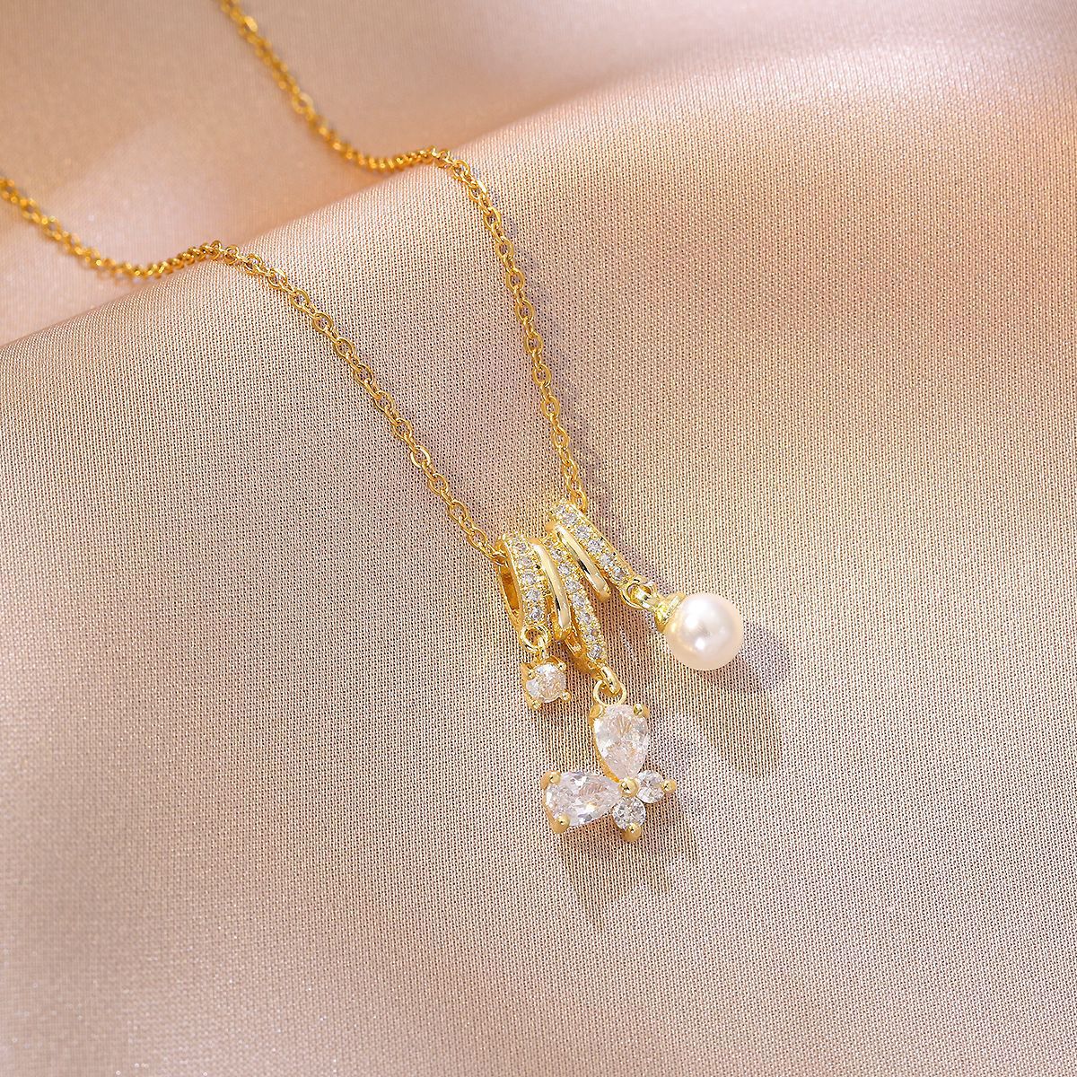 Wholesale Gold Plated Copper Butterfly Zircon Necklace Elegant Nature Design For Women Boutique Resale Jewelry Accessory