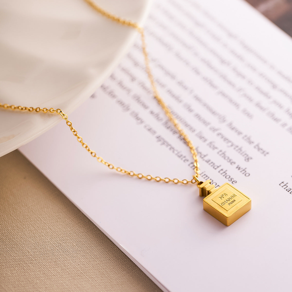 Wholesale 18k gold titanium steel perfume bottle necklace