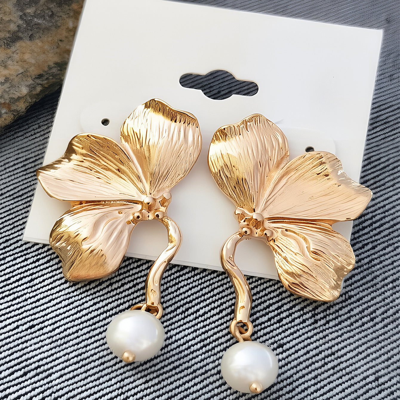 Wholesale Retro Chic Wrinkled Petal Flower Earrings For Women Zinc Alloy Party Jewelry Accessory Gift