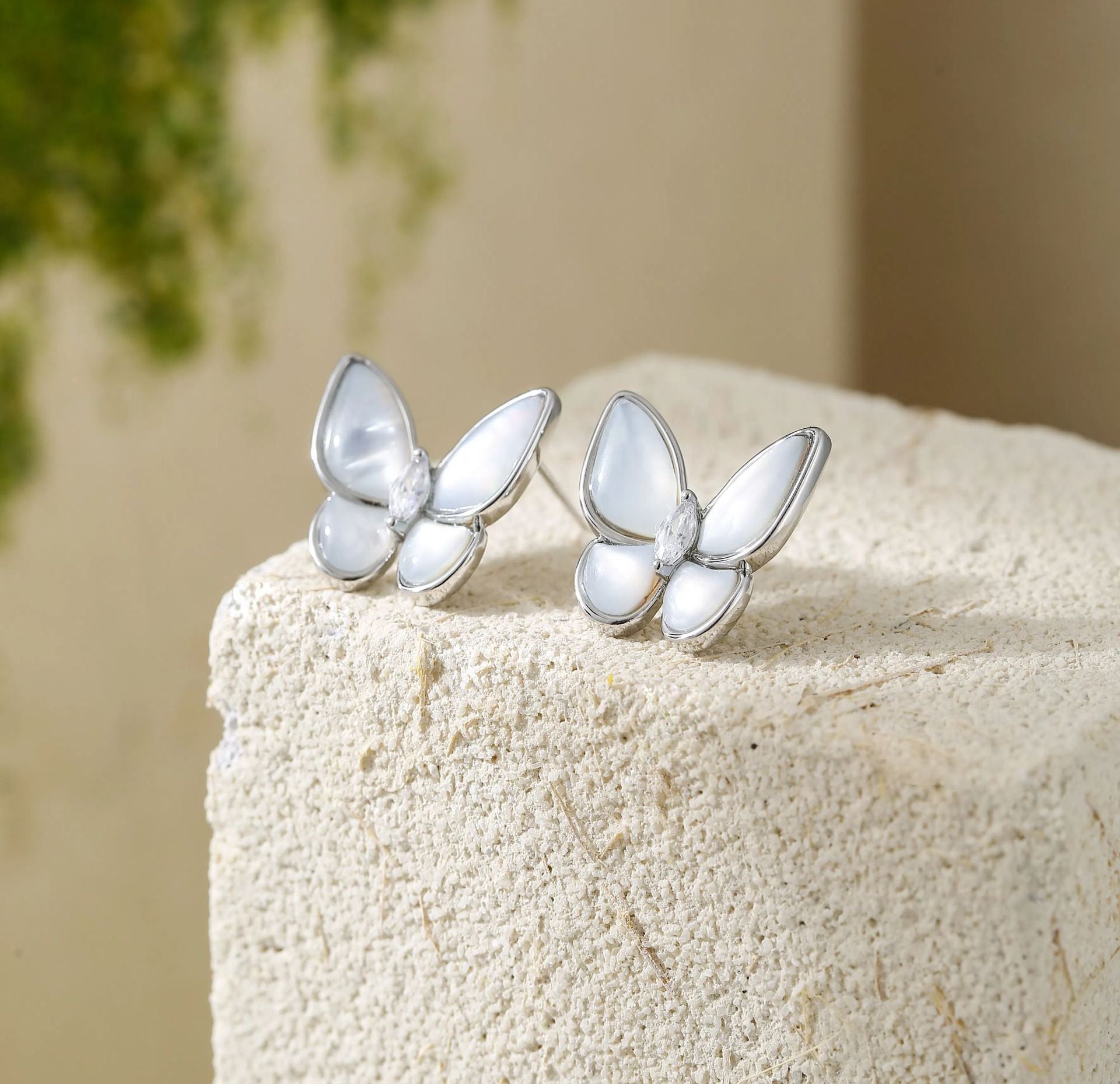 Wholesale Natural mother-of-pearl earrings love heart butterfly earrings