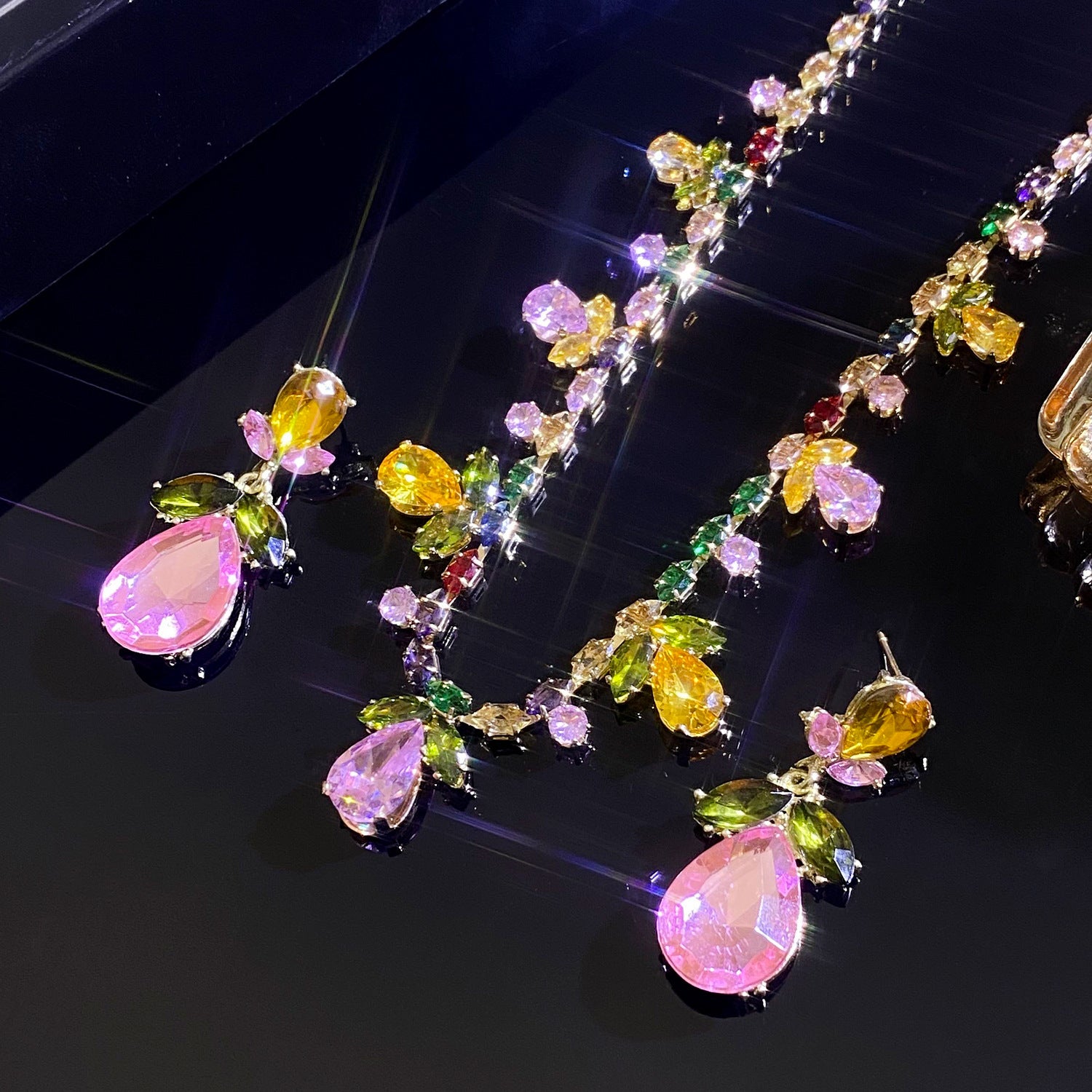 Wholesale Colorful Zircon Teardrop Leaf Necklace and Earring Set
