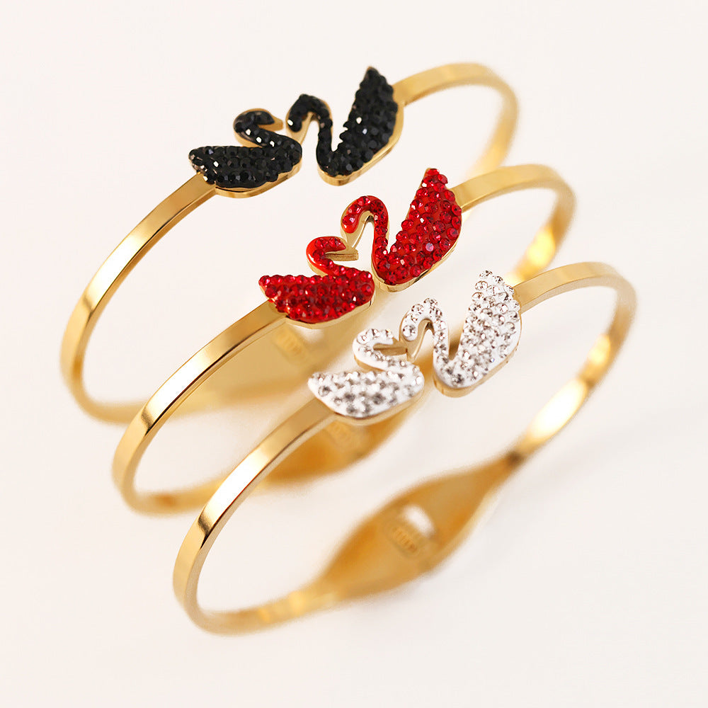 Wholesale Europe and the United States cross-border wholesale four-leaf clover women' s high-grade female non-fading jewelry gold plated swan titanium steel bracelet ACCVIP