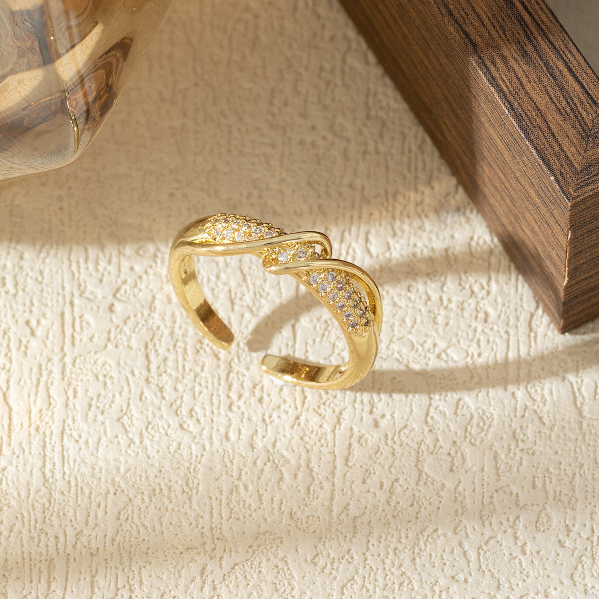 Wholesale Copper Zircon Gold-Plated Vintage Ring with Diamond Inlay,  Adjustable Open Knuckle Ring for Everyday Jewelry Accessory