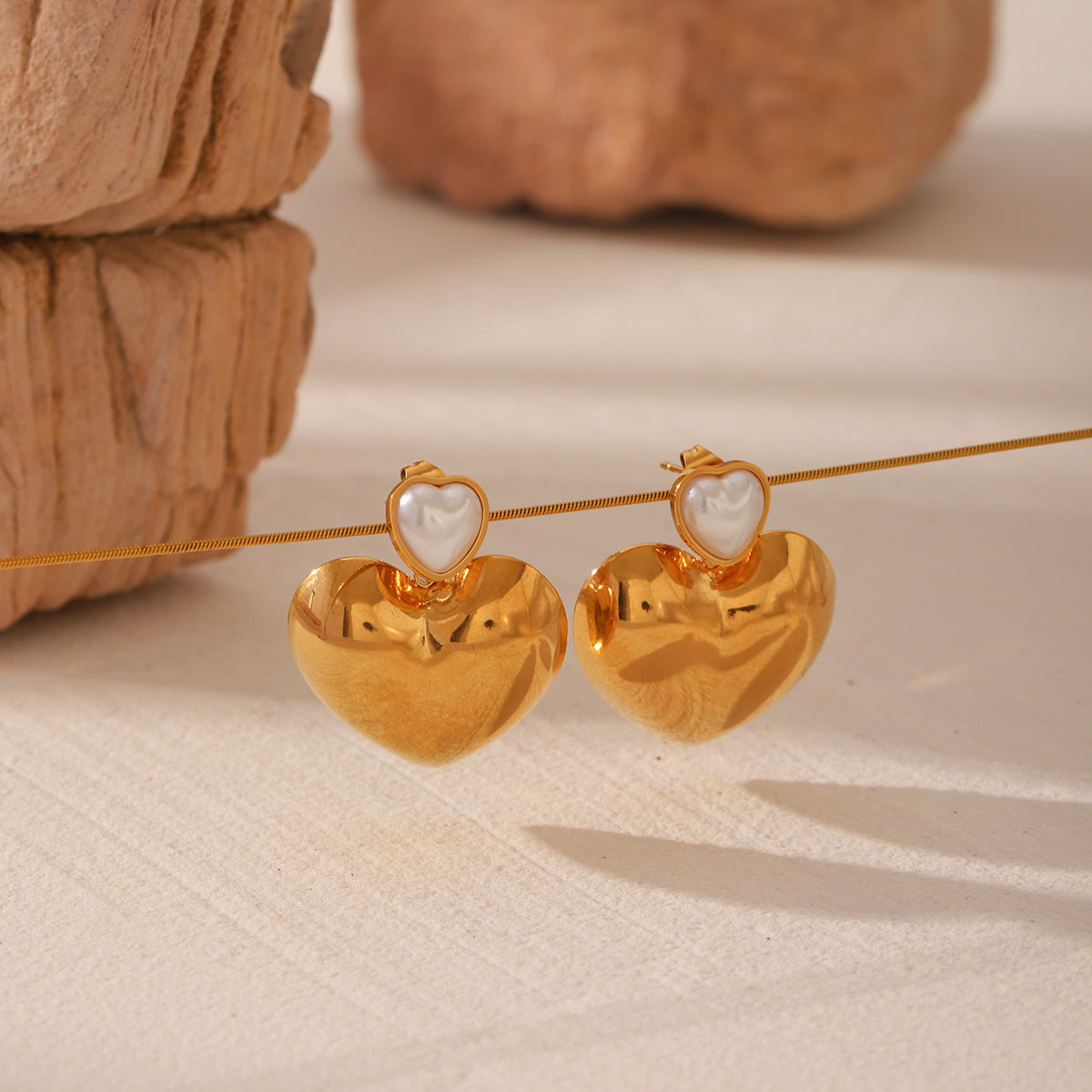 Wholesale fashion titanium steel earrings  18k gold pearl love earrings